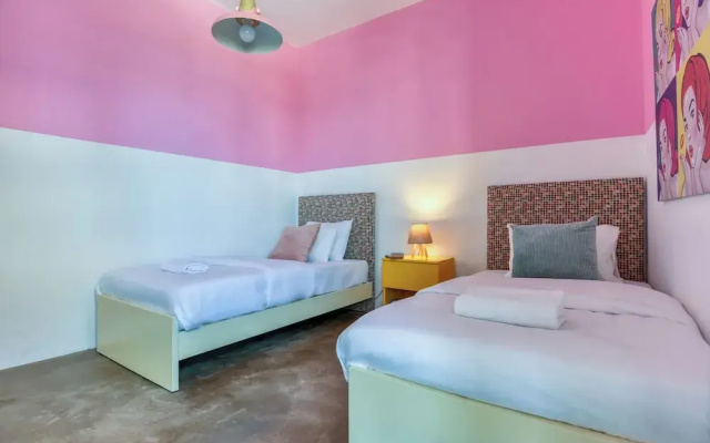 The Pop House 2-BR Apt in Mar Mkhayel
