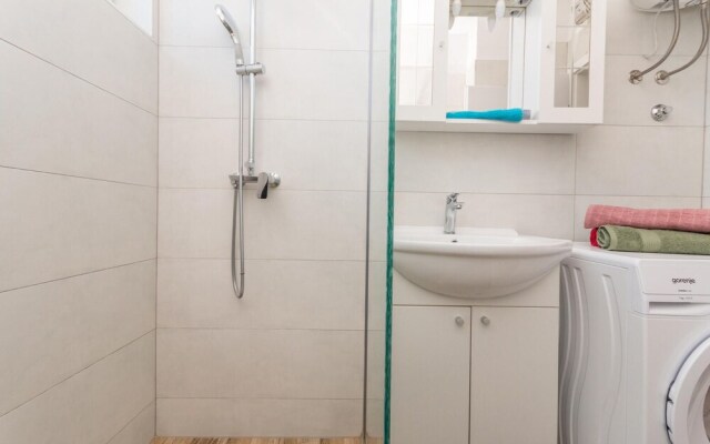 Awesome Apartment in Turanj With Wifi and 2 Bedrooms