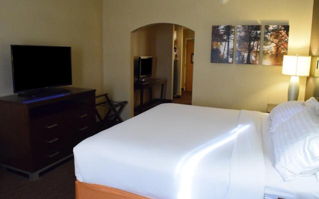 Holiday Inn Express Hotel & Suites Watertown-Thousand Island by IHG