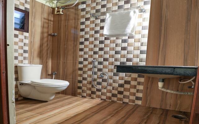 OYO 10711 Hotel NSNR Residency