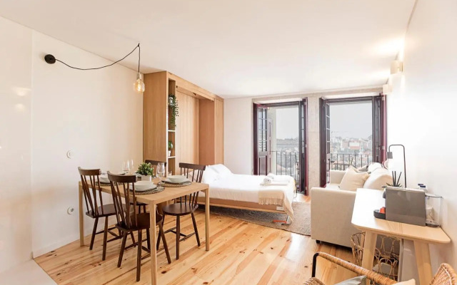 Downtown Studio w/ Gorgeous Views by LovelyStay