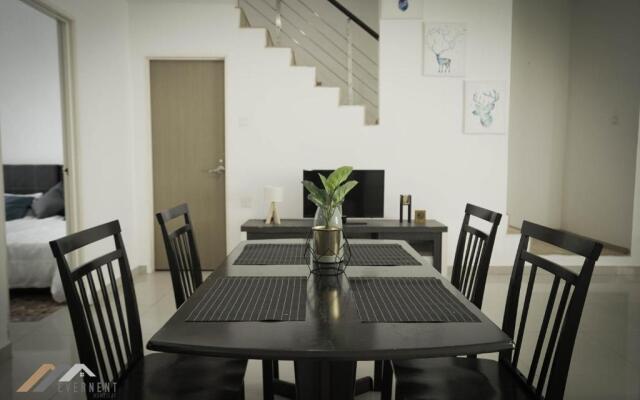 Curtin Waters Homestay by Evernent