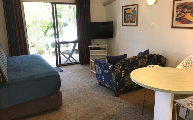 Colonial House Motel
