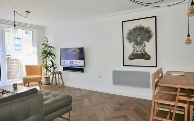 Central 2 Bedroom Modern Apartment