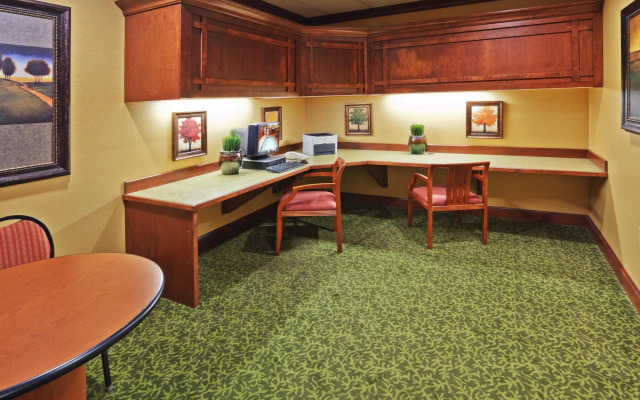 The Q Hotel And Suites