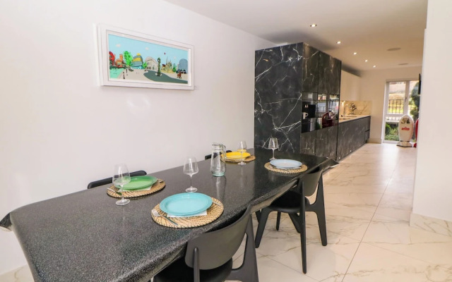 4 Rockcliffe Grange