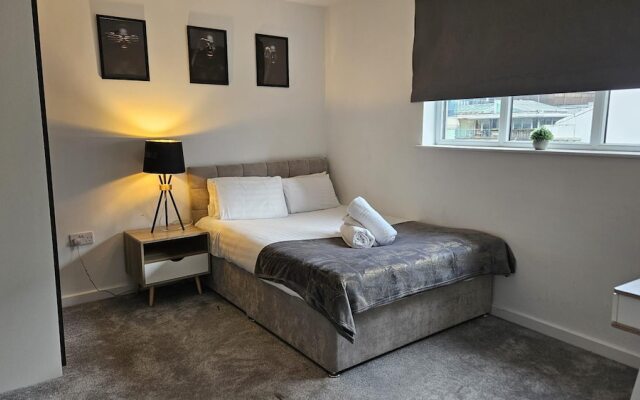 Cozy Liverpool Apartment With 2 Bedrooms