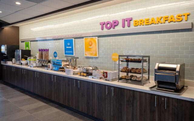 Tru by Hilton Naperville Chicago