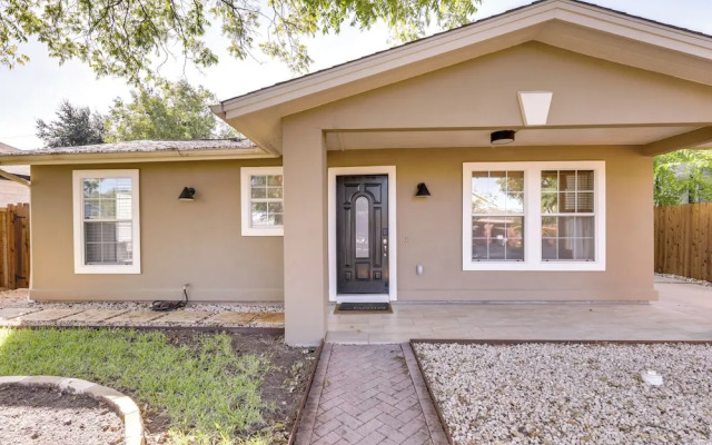 5 Mi to Dtwn Austin: Vibrant Home w/ Patio