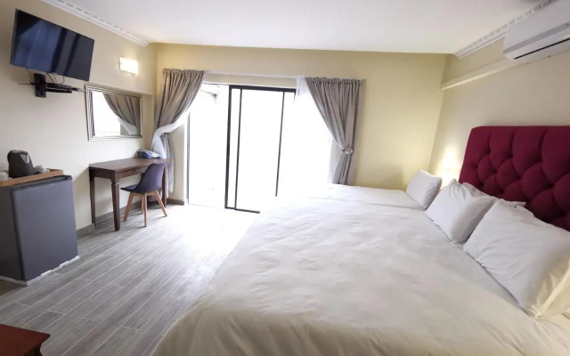 Lucolo Palace B&B - East London