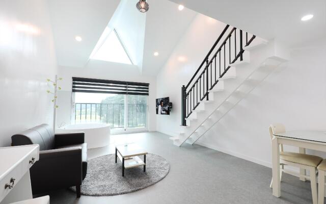 Gangneung Lantruhe Pension