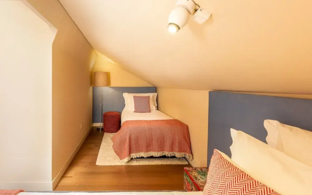 Central Porto Stay With Balcony