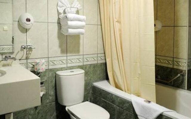 Howard Johnson Plaza Hotel