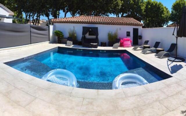 La Suite Côté Pool-House Piscine, Sauna & Jacuzzi privatifs