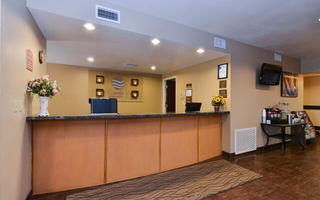 Comfort Inn & Suites Page at Lake Powell