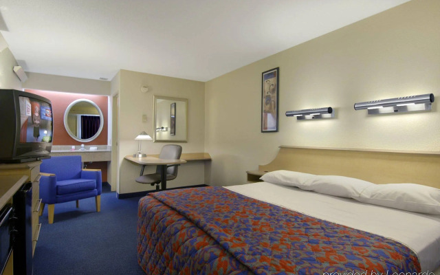 Red Oak Inn Detroit - Southfield