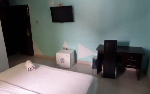 Flamingo Hotel & Suites