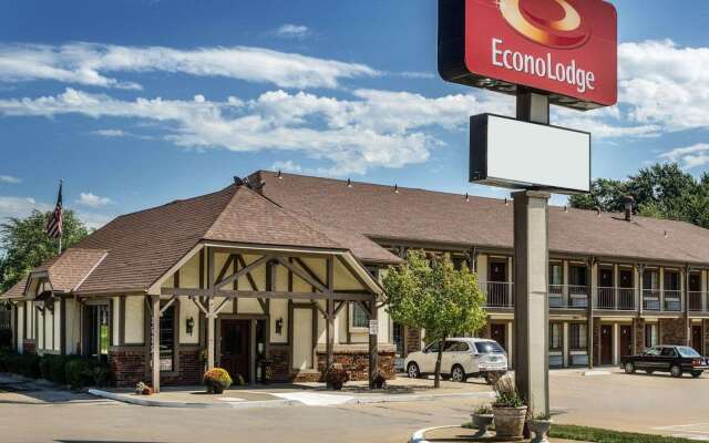 Econo Lodge University