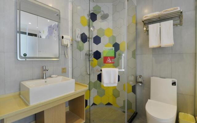 Vatica Huanggang Luotian County City Square Hotel