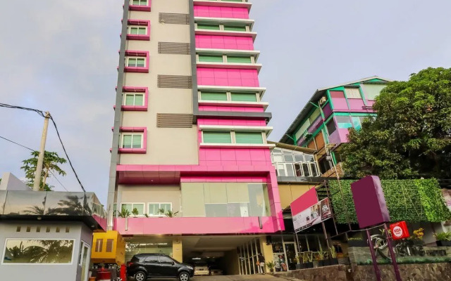 NIDA Rooms Racing Center Makassar