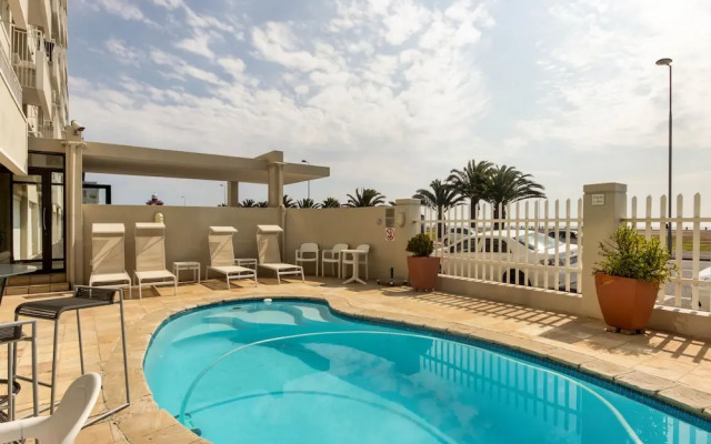 Mouille Point Studio Apartment With Stunning View