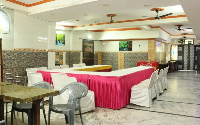 Fabhotel Sarwan
