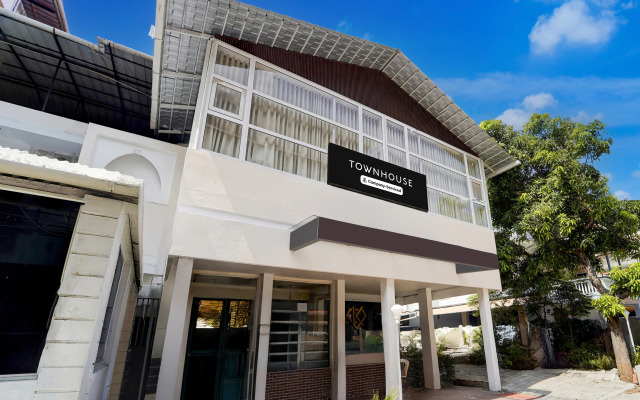 Super Townhouse Deshabhimani Road Kaloor Kochi