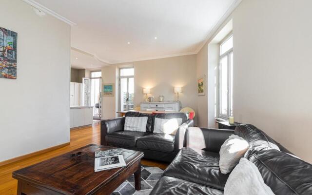 Bourgeois 3 bdrs & Large Terrace - 5mn from le Palaisdowtown