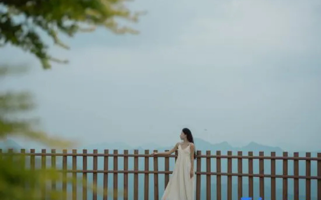 Floral Hotel·Qixili · Surround Mountain Stream & Private Hot Spring Designer Villa – People – Xuancheng
