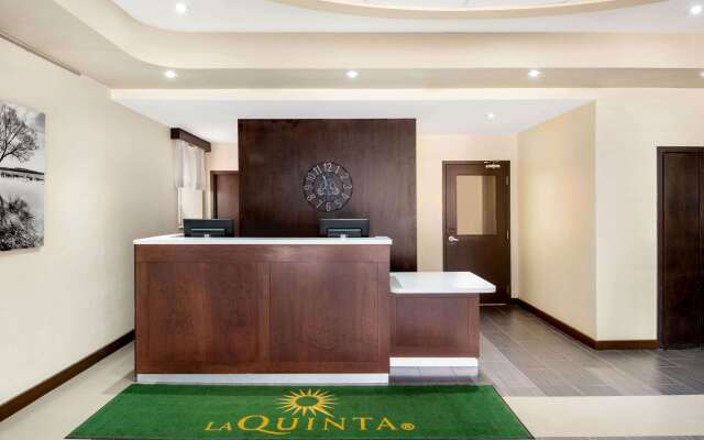 La Quinta Inn & Suites by Wyndham Oshawa