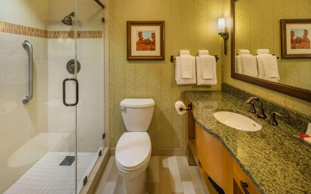 Green Mill Village Hotel & Suites, BW Signature Collection