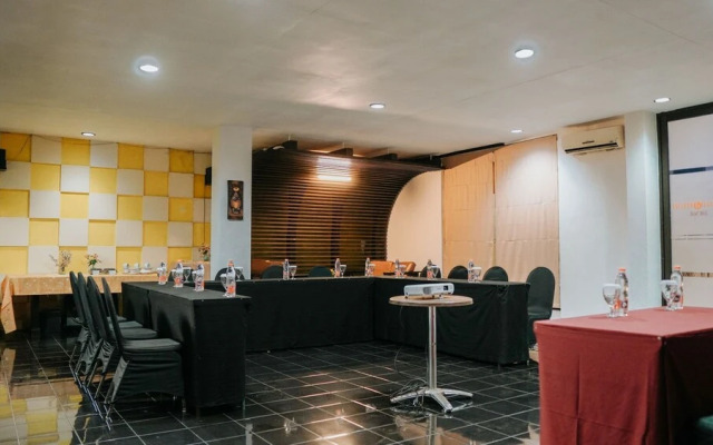 Tuwuh Hotel at Kayutangan