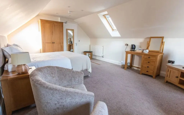 Redwood House Hotel