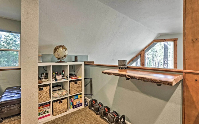 Idyllic Tahoe Home: 1 Mi to Heavenly Ski Resort!