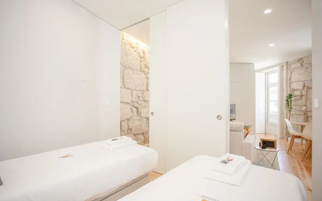 Liiiving - Aliados Stone Apartment