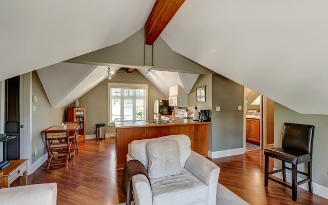 Parker by the Sea - Quaint Apartment with Beach Access