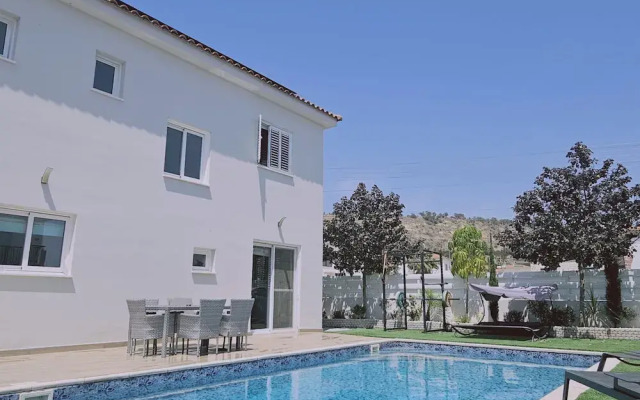 131 VOR - Stay M L Villa