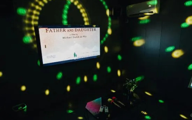 Yeshe East Courtyard