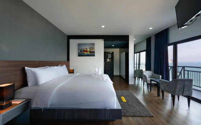The Loft Seaside Sriracha