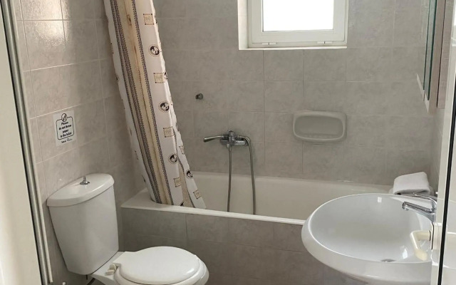 Poseidon Studios & Apartments