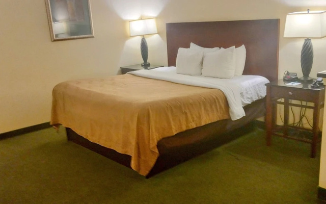 Quality Inn & Suites Somerset Downtown