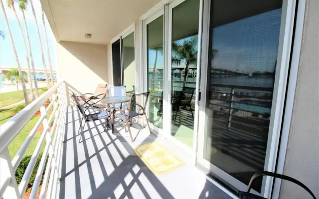 Isla Bahia Vista 8-210