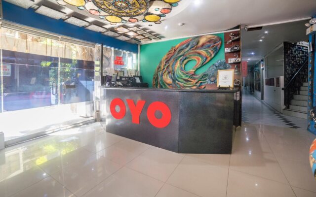 Oyo 200 Ponce Suites Art