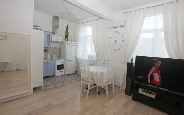 Улучшенные апартаменты «ApartLux Профсоюзная 24»