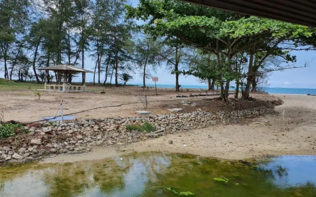 Redzwan's Beach Resort by OYO Rooms