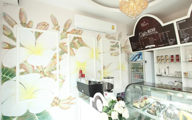Ratchiangsaen Flora House