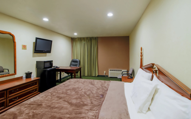 OYO Pinewood Inn & Suites Silsbee
