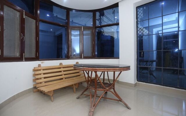 OYO Flagship 18533 Tulip Inn