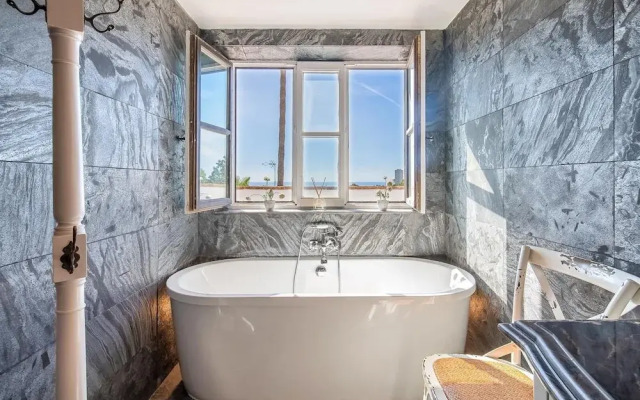 Super Villa Near Beach with Heated Pool