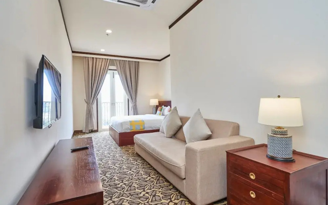 OYO Home 44077 The Platinum Hotel & Suites- King